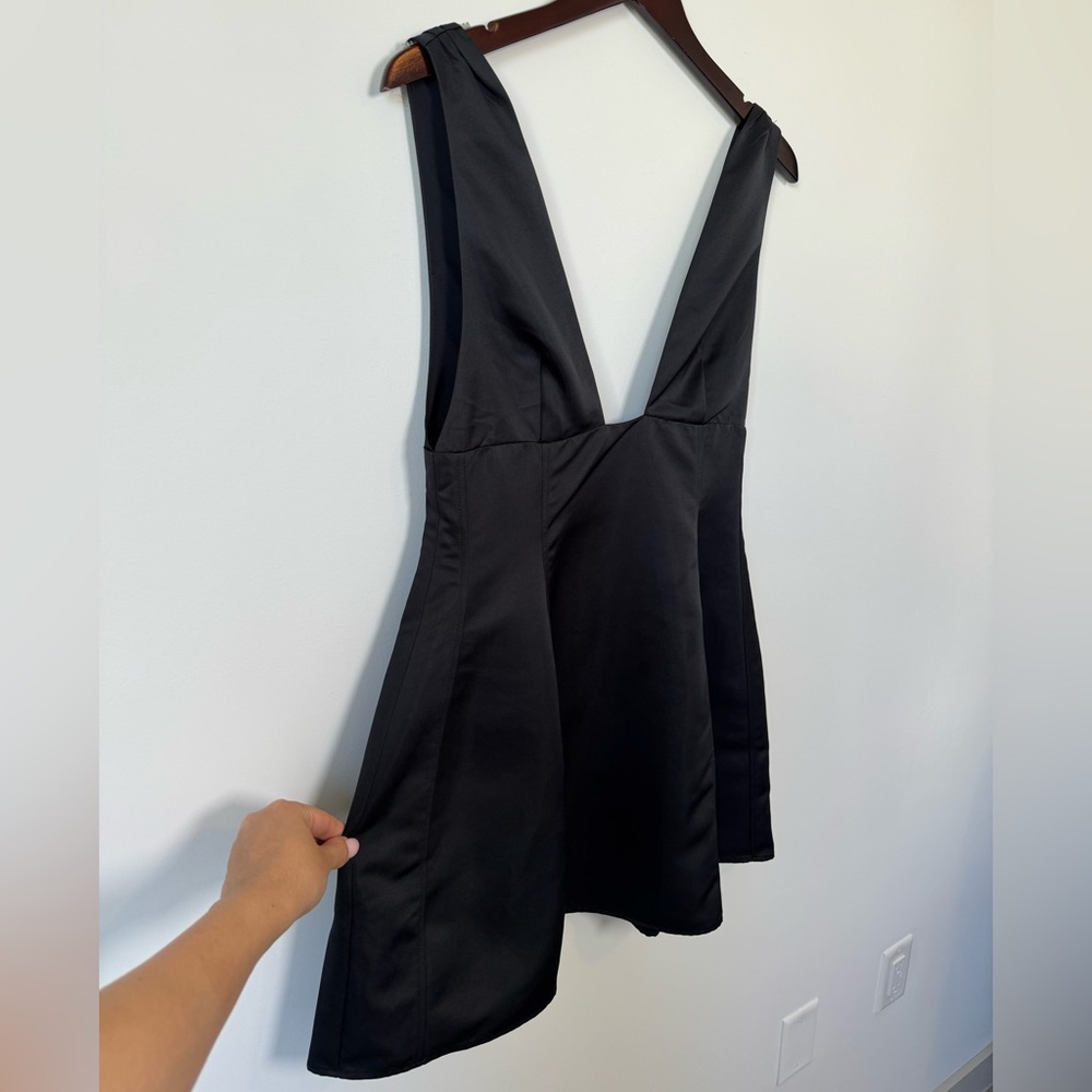 WeWoreWhat V-Neck Mini Dress in Duchess Satin Black - Size 12 - Picture 11 of 15